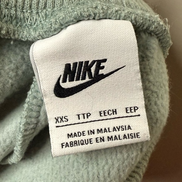 NIKE Sportswear Phoenix Club Fleece Atheleisure Green Striped Sweat Shorts - Picture 7 of 10